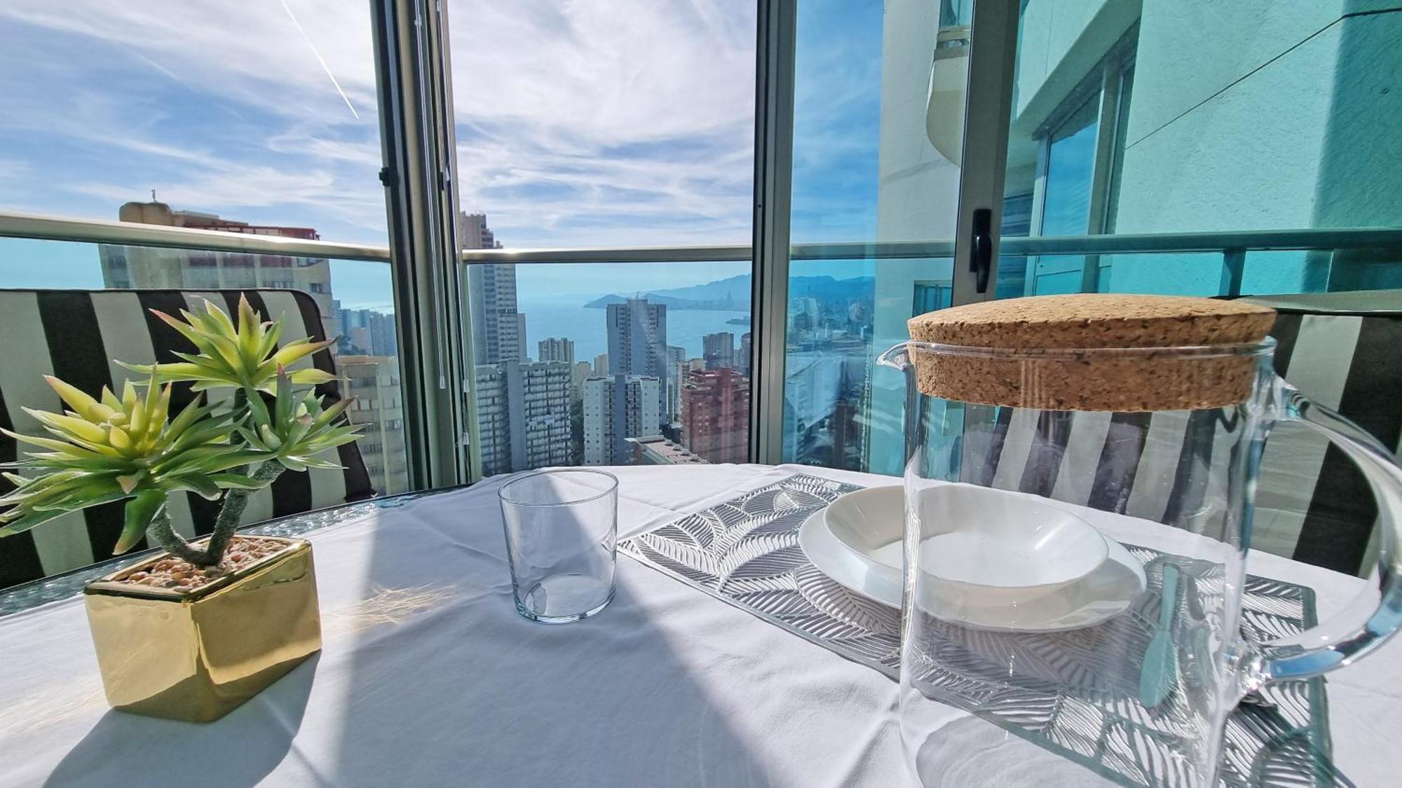Skyline 14 Large And Sunny All-Day Balcony With Stunning Sea Views Бенидорм Экстерьер фото